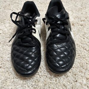 Nike Jr. Tiempo soccer cleats, black and white. Boys size 5.5 Y.